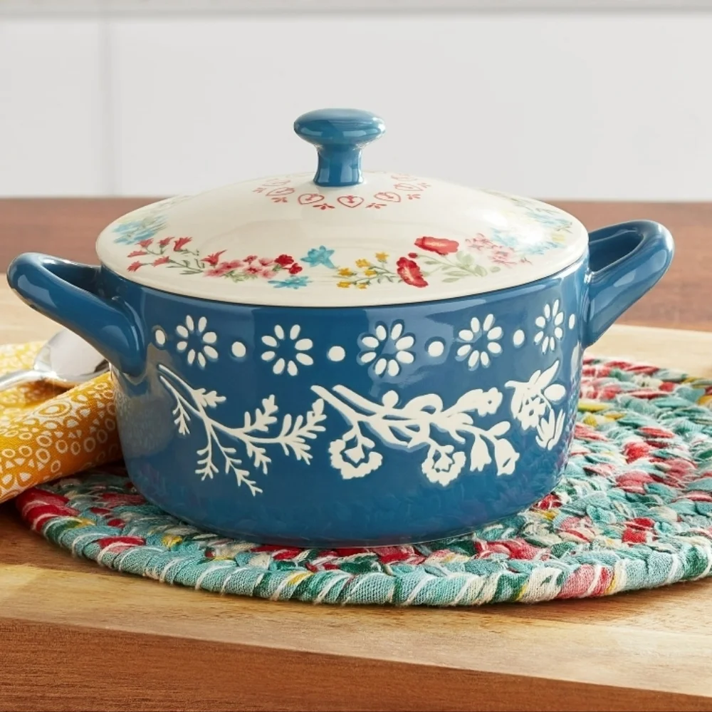 The Pioneer Woman Fancy Flourish Round Ceramic Mini Casserole Dish with Lid.‎